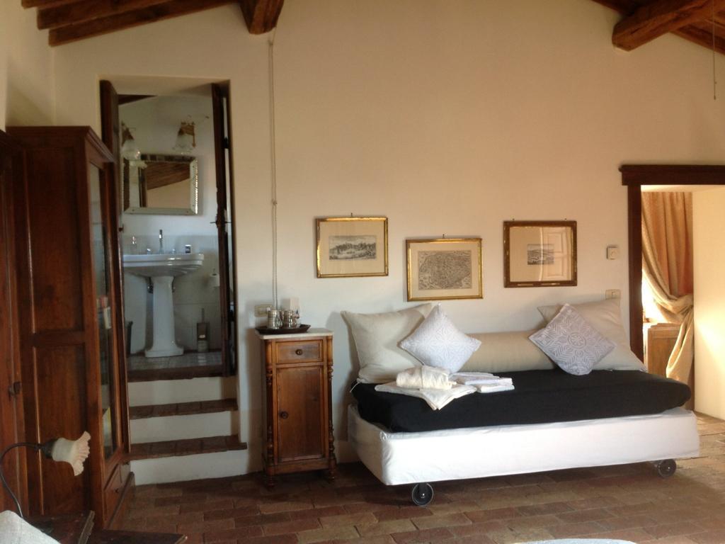 Poggioba Bed and Breakfast Sovana Rum bild