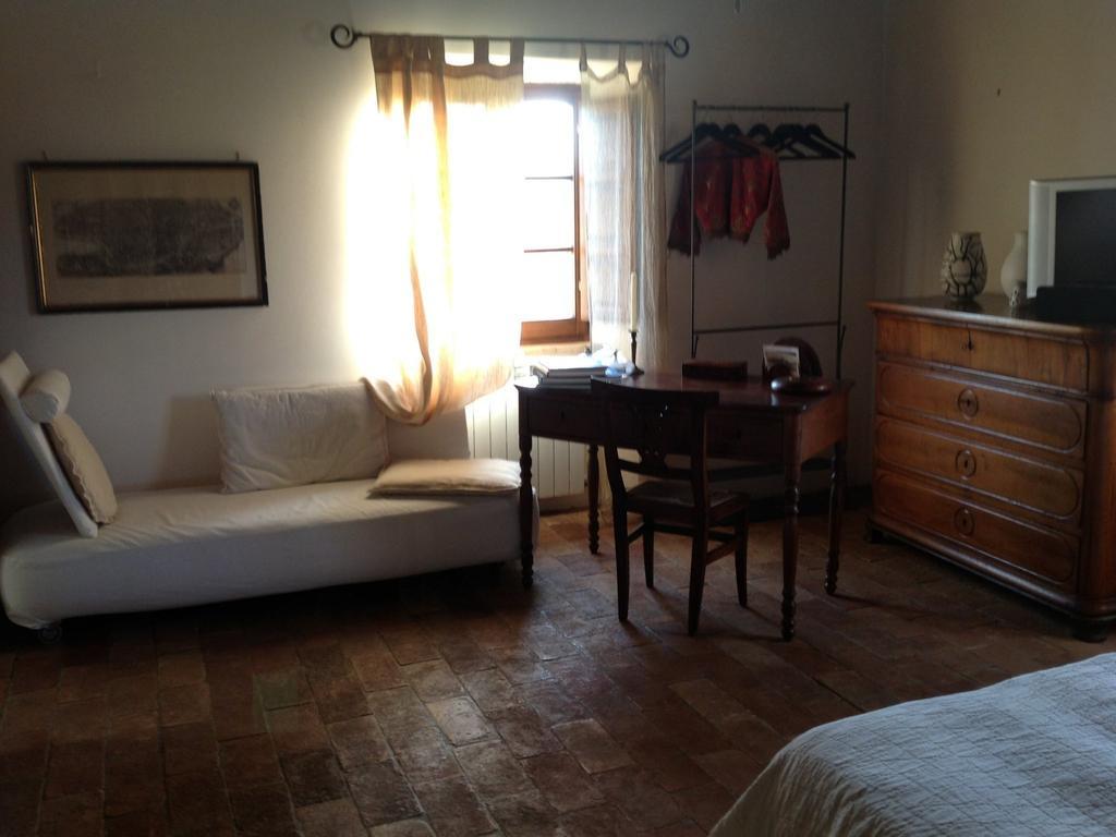 Poggioba Bed and Breakfast Sovana Rum bild